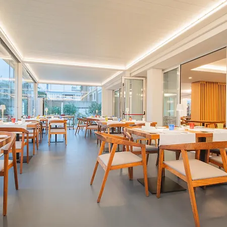 מלון With Swimming Pool In אולביה