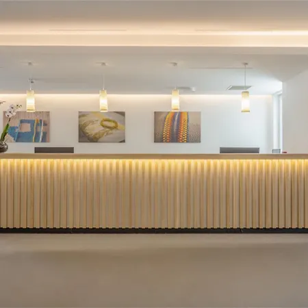 With Swimming Pool In מלון