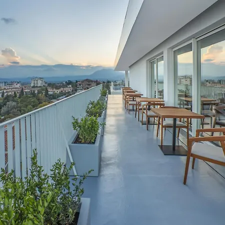 מלון With Swimming Pool In *