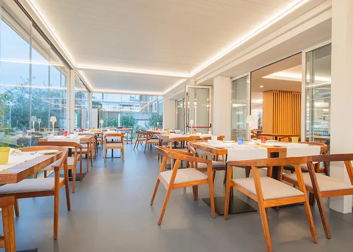 מלון With Swimming Pool In אולביה