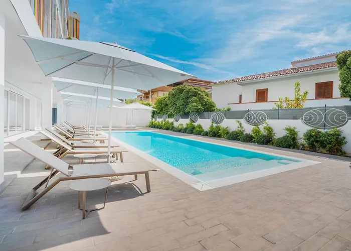 מלון With Swimming Pool In *