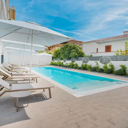 Hotel With Swimming Pool In *