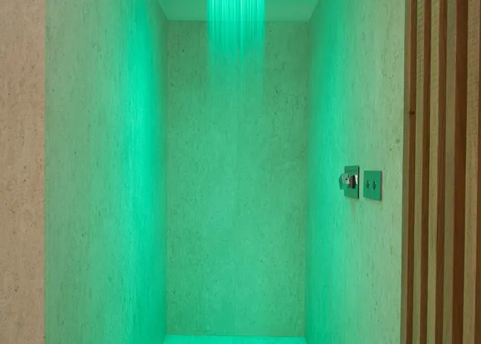 With Swimming Pool In Hotell *